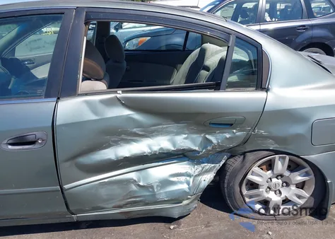 2005 Nissan Altima S/Sl from USA, damaged, VIN 1N4AL11D35C258351